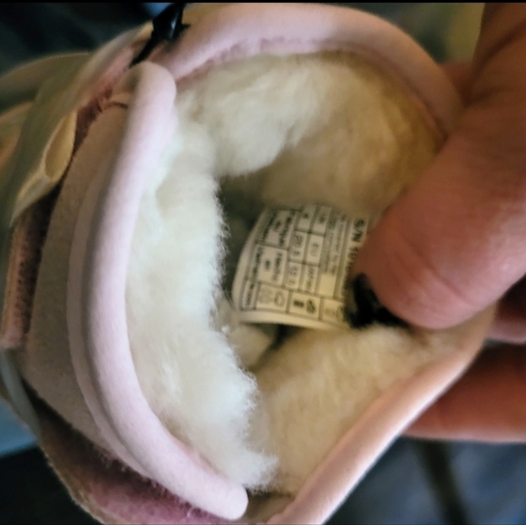 Brand New Toddler Girl Ugg Boots size 4 Jesse Bow II faux suede - Picture 8 of 8